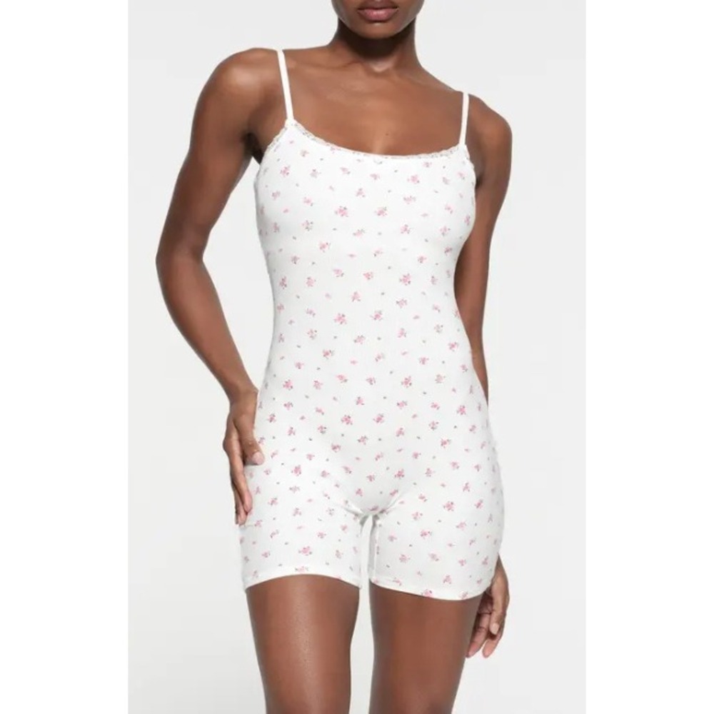 SKIMS Soft Lounge Lace Onesie Ditzy Rose Ribbed Romper White Floral L